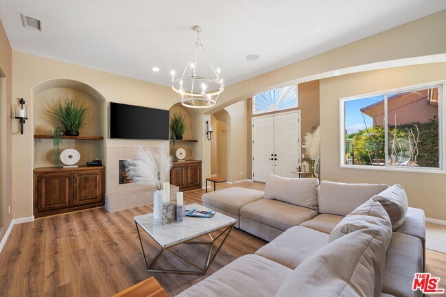 Building Photo - 4 Cartier Ct