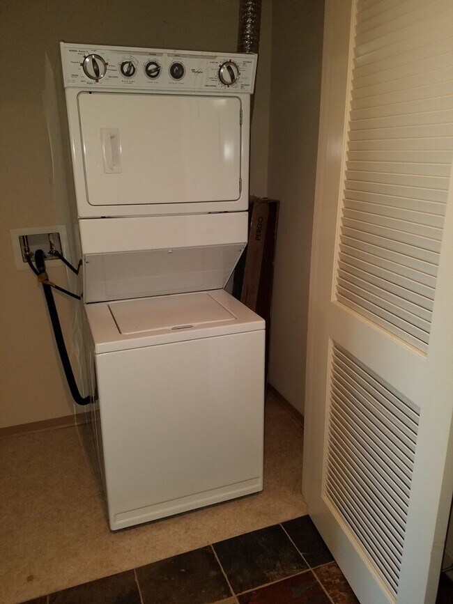 Building Photo - 1515 Dock St