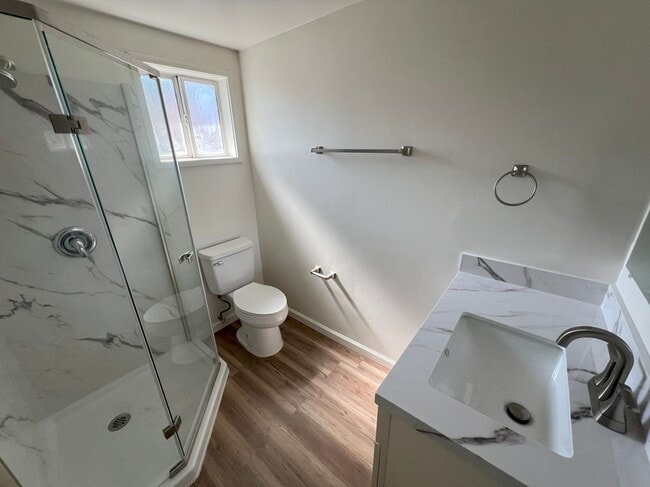 Building Photo - BEAUTIFUL CUL-DE-SAC HOME WITH LARGE PRIVA...