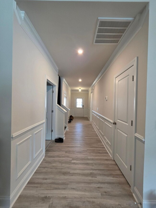 Building Photo - 3360 Rustic Dr