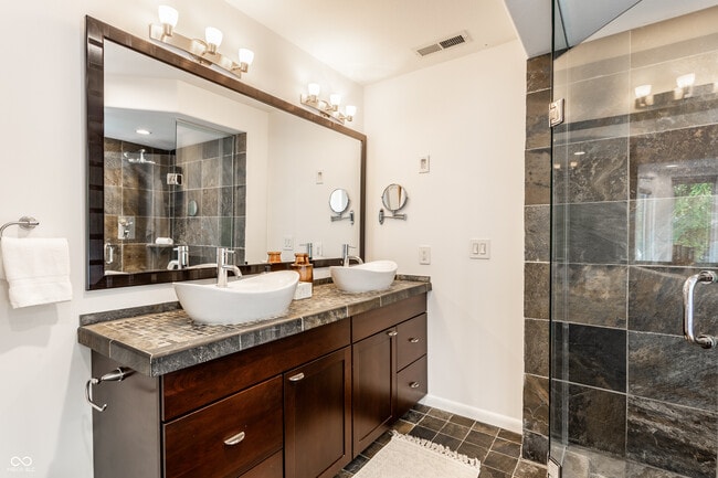 Building Photo - 5758 Wildwood Ave