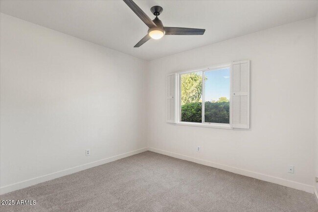 Building Photo - 7803 E Vernon Ave