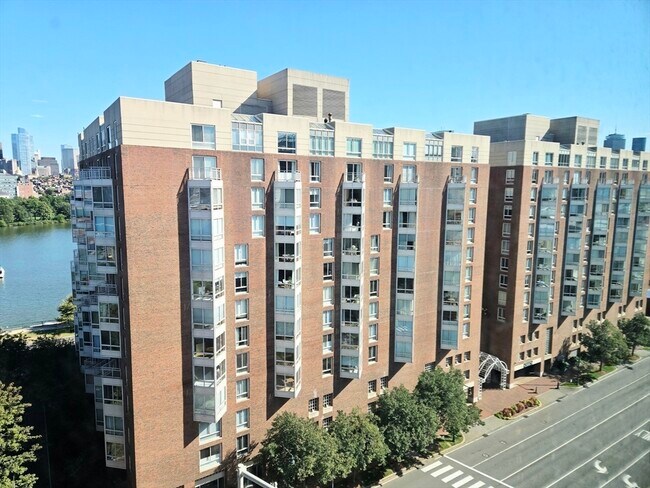 Building Photo - 75-83-83 Cambridge Pkwy