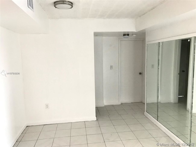 Building Photo - 1800 NW 24th Ave