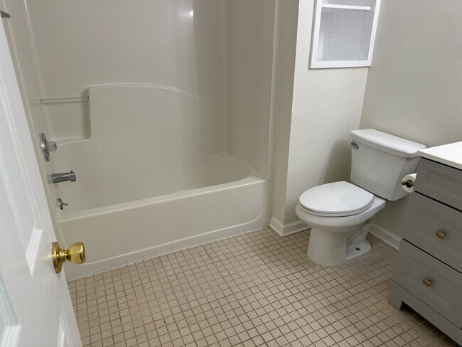 Building Photo - 112 Teal Lake Dr