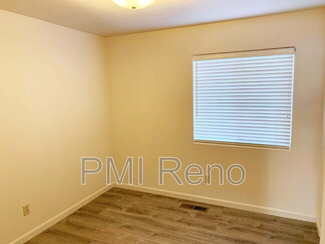 Building Photo - 5725 W Brookdale Dr