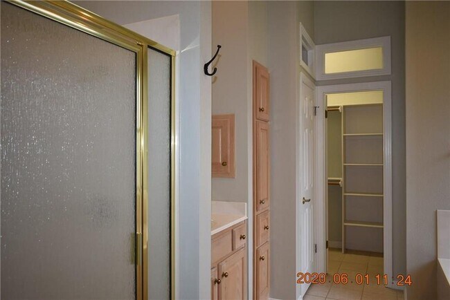 Building Photo - 10016 Liriope Cove