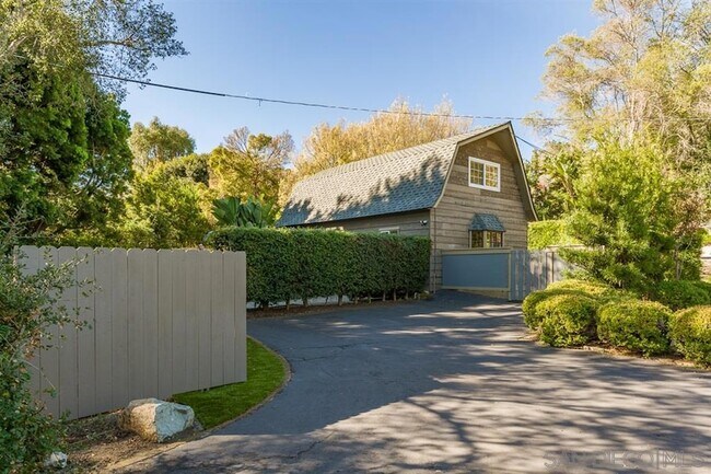 Building Photo - 4910 Ladera Sarina