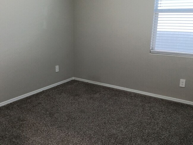 Building Photo - 3 Bedroom, 2 Bathroom Home! Schedule a Showing Today!