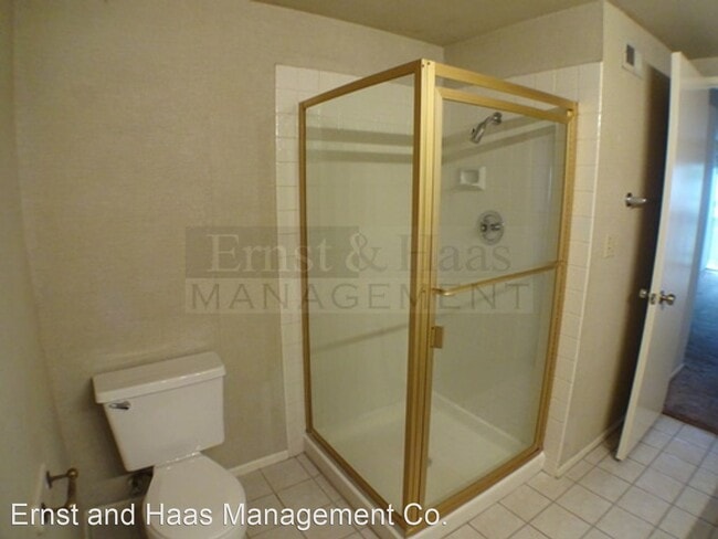 Building Photo - 2 br, 2 bath House - 2510 E. Willow  St. #204