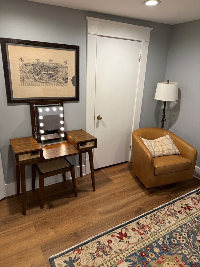 Building Photo - 1515 1/2 S Carson Ave