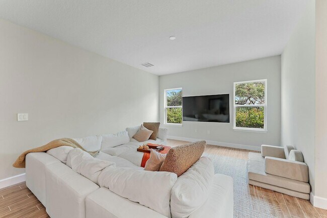 Building Photo - 200 SW Pomeroy St