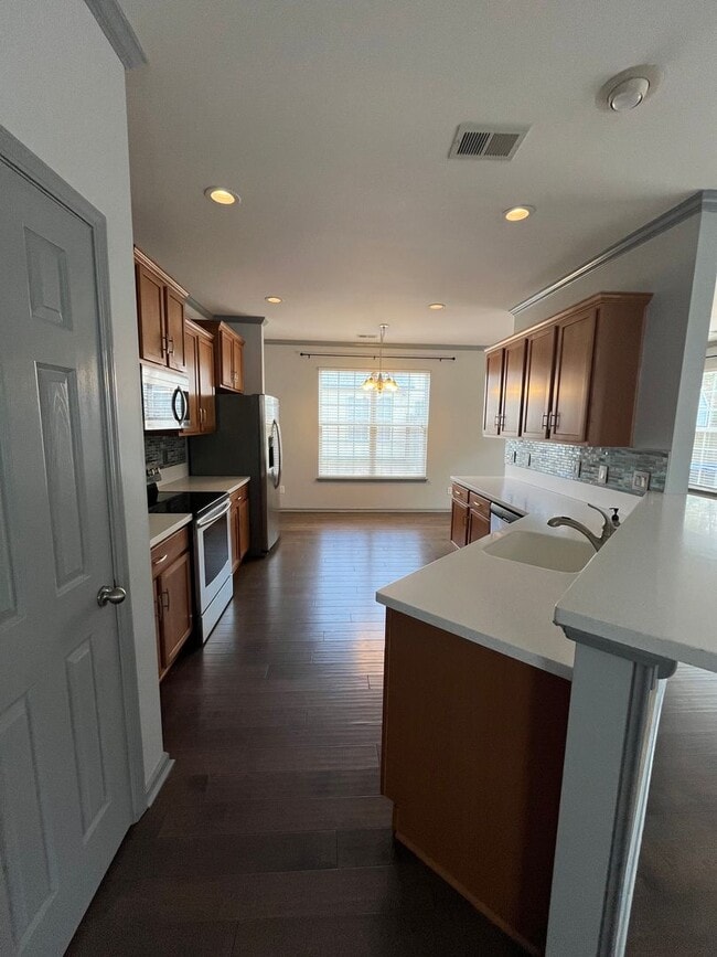 Building Photo - Beautiful 4 Bedroom in Dorchester II School District