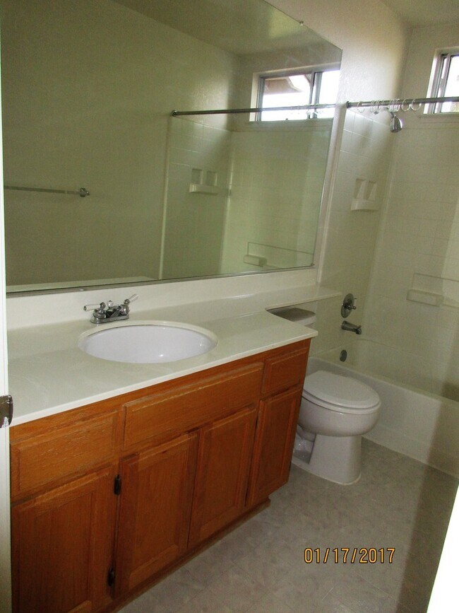 Building Photo - Lovely Home in Sought-After Neighborhood