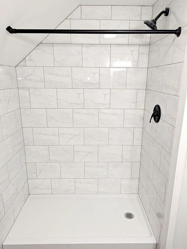 Building Photo - 410 Fairfield Ave NW