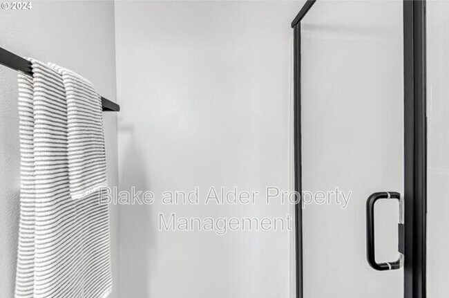 Building Photo - 5221 SE Boise St