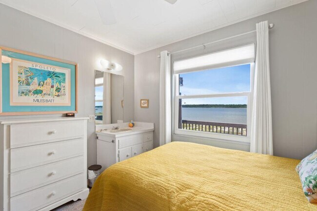 Building Photo - 2928 W Beach Blvd