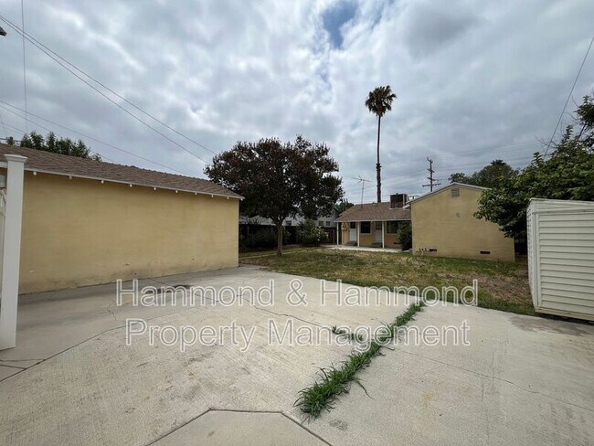 Building Photo - 18003 Saticoy St