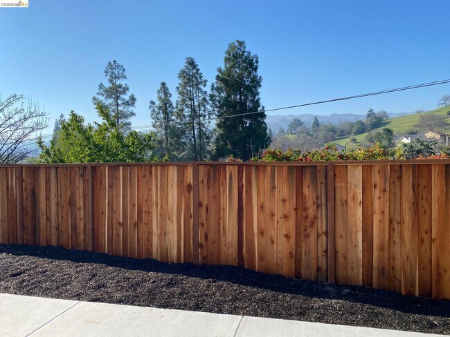 Building Photo - 11 Paddock Ct