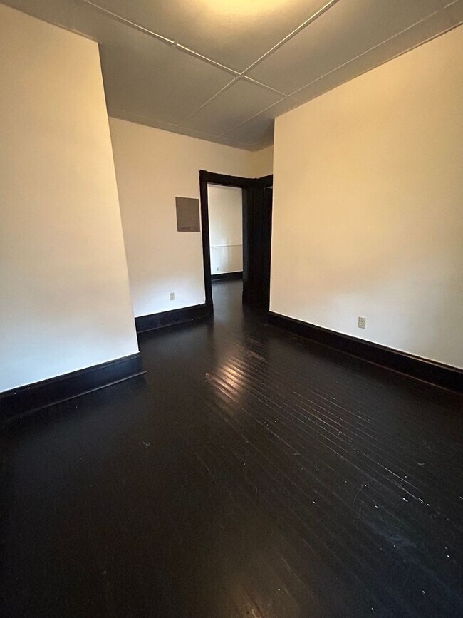 Building Photo - One Bedroom Apartment on La Crosse Northside