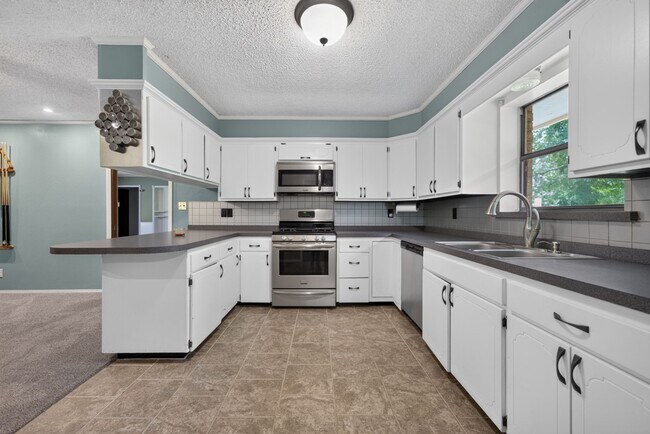 Building Photo - 7700 W 43rd St S