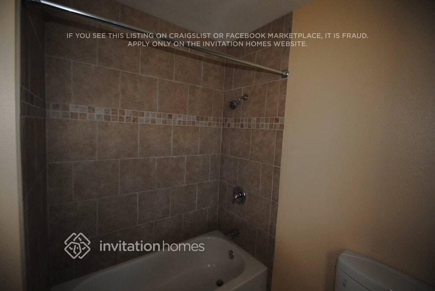 Building Photo - 1018 W G St