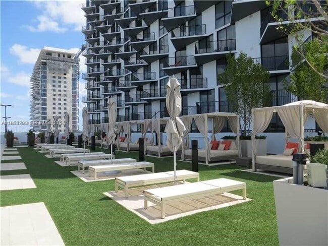 Building Photo - 5252 NW 85th Ave