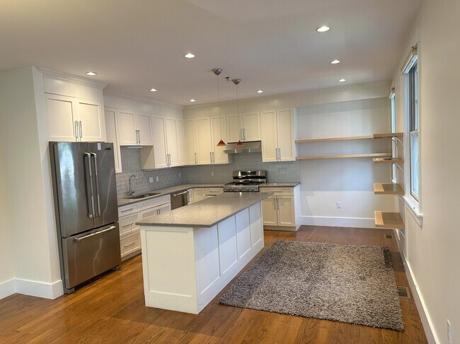 Primary Photo - 4 Montague St