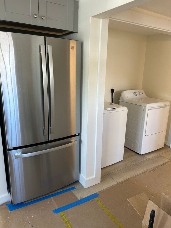 Building Photo - Merriwood Condo-9B