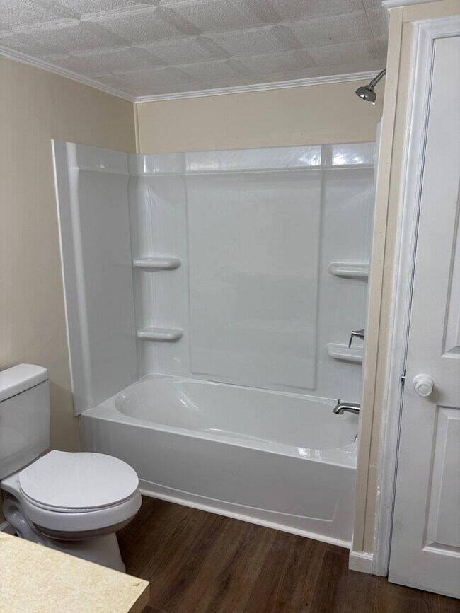 Building Photo - 212 Astran Dr