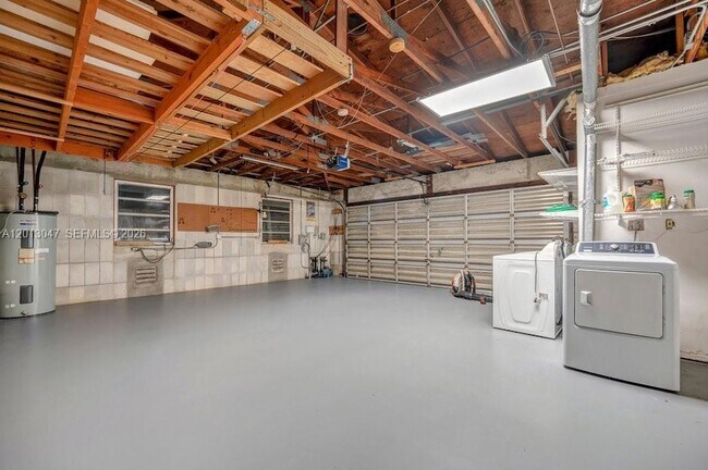 Building Photo - 5305 SW 62nd Ave