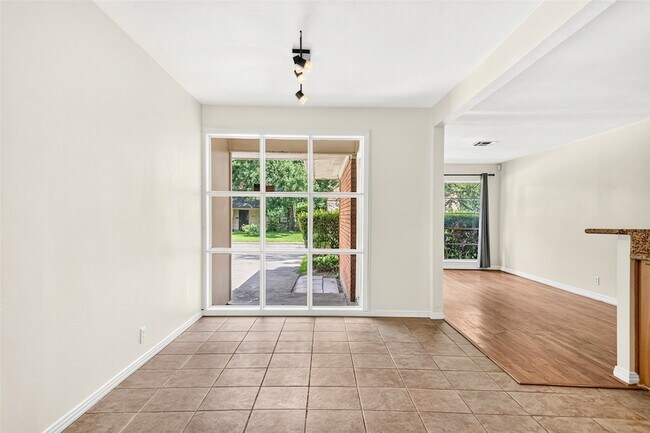 Building Photo - 4045 Woodfox St