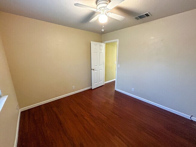 Building Photo - Rare 5 Bedroom in Crystal Knoll Georgetown