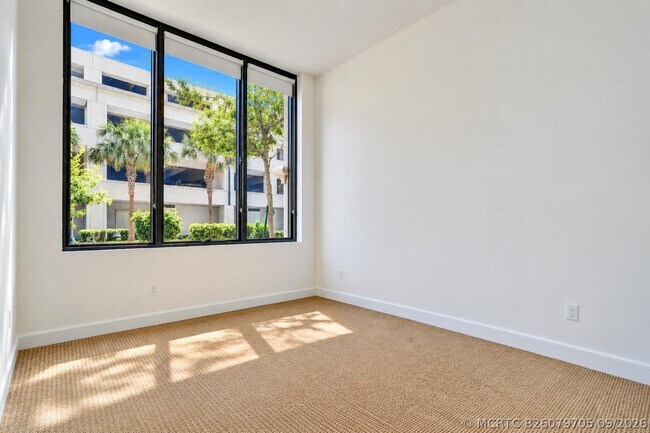 Building Photo - 801 S Olive Ave