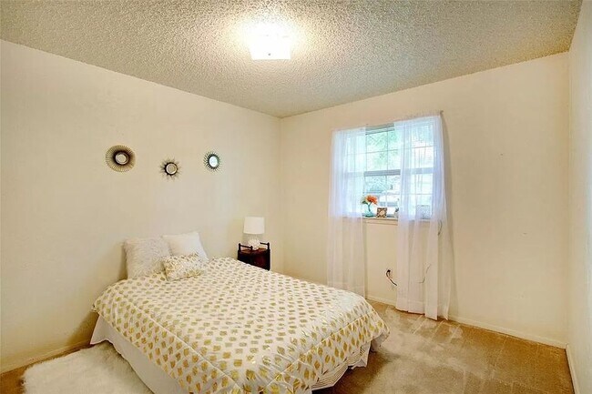 Building Photo - 2311 Vassar Ct