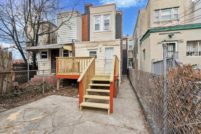 Building Photo - 2054 W Glenwood Ave