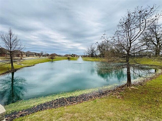 Building Photo - 4 bed/2 bath newer construction in prime location in Claremore!