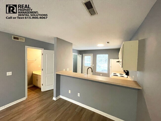 Building Photo - 2 Story Brick Duplex- 2BD/1.5BA Walk to MTSU!