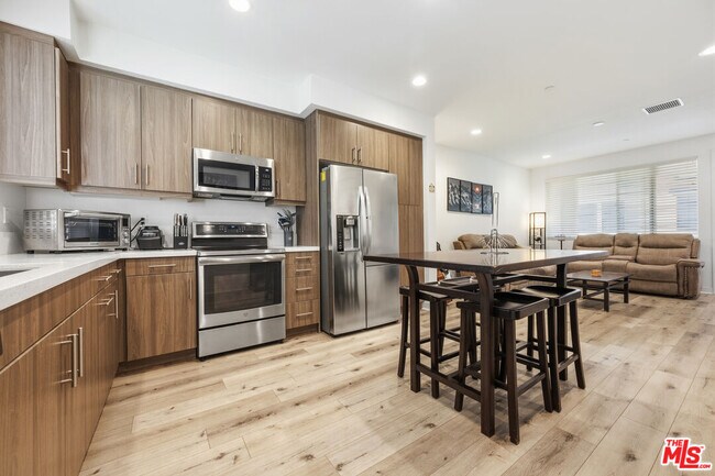 Building Photo - 9942 Artesia Blvd