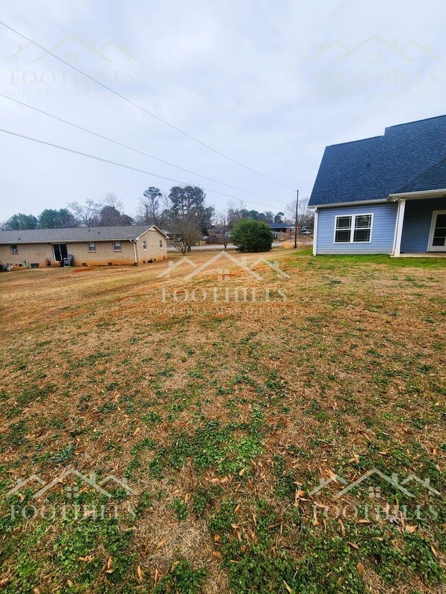 Building Photo - 1413 Dunn Rd