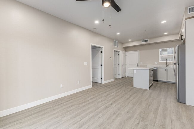 Building Photo - 1435 E Taylor St