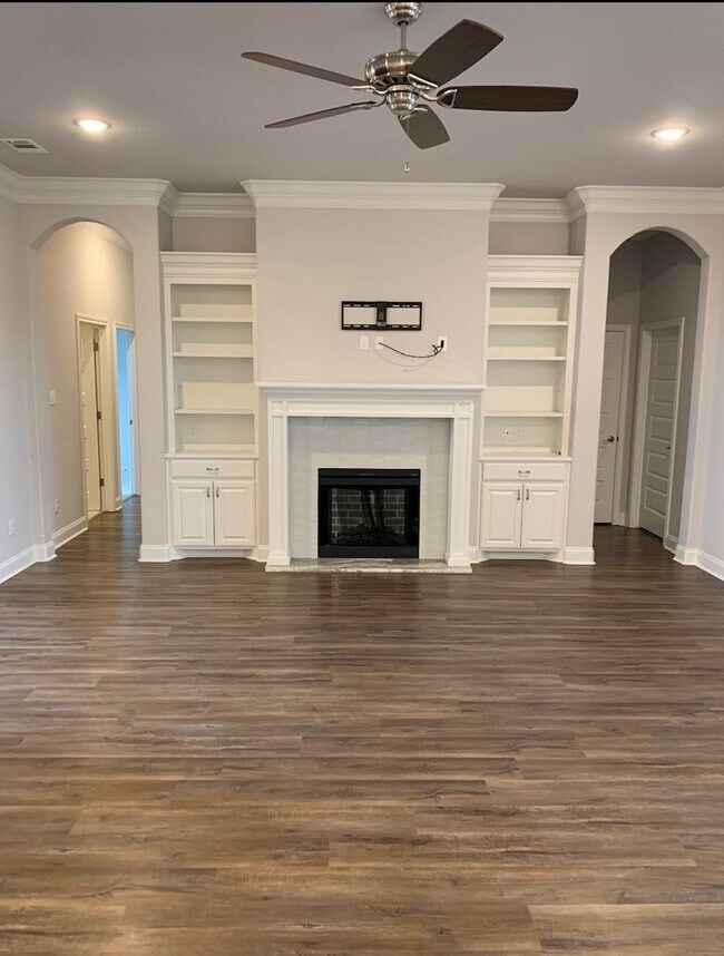 Building Photo - Beautiful Midway ISD Home