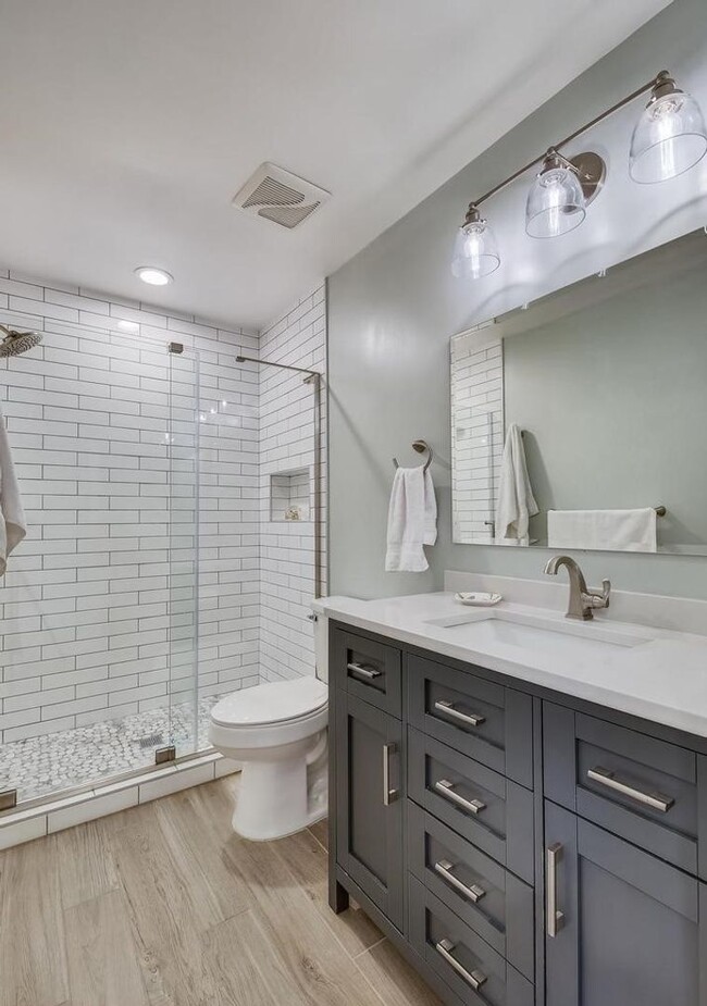 Building Photo - Fabulous 3BR/3.5BA Potomac Townhome, in In...