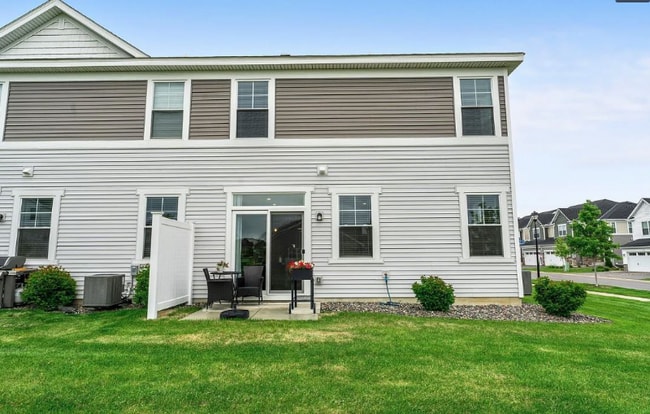 Building Photo - 1500 Dogwood Ln