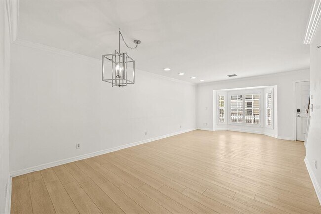 Building Photo - 609 S Glen Ave