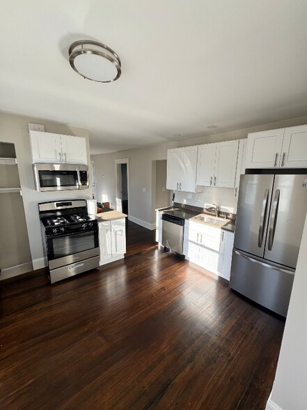 Building Photo - 146 Avon St