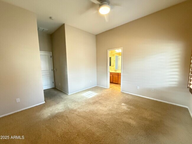 Building Photo - 7408 S 26th Ln