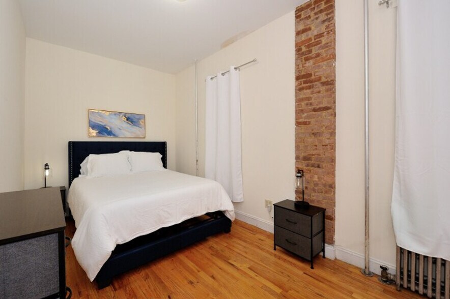 Building Photo - 1762 2nd Ave