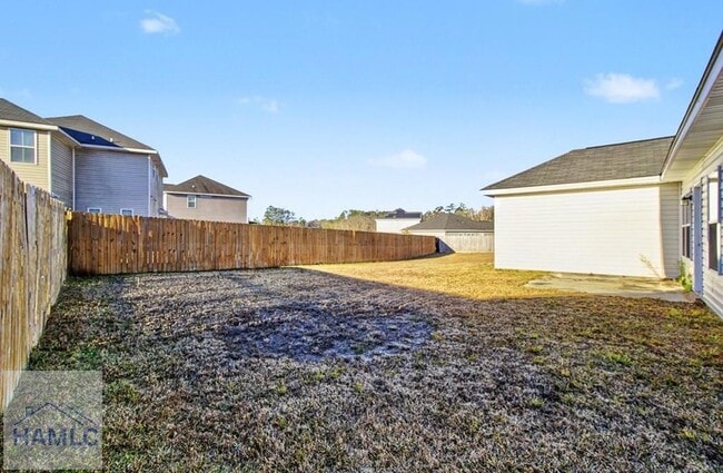 Building Photo - 147 Rimes Ave SE