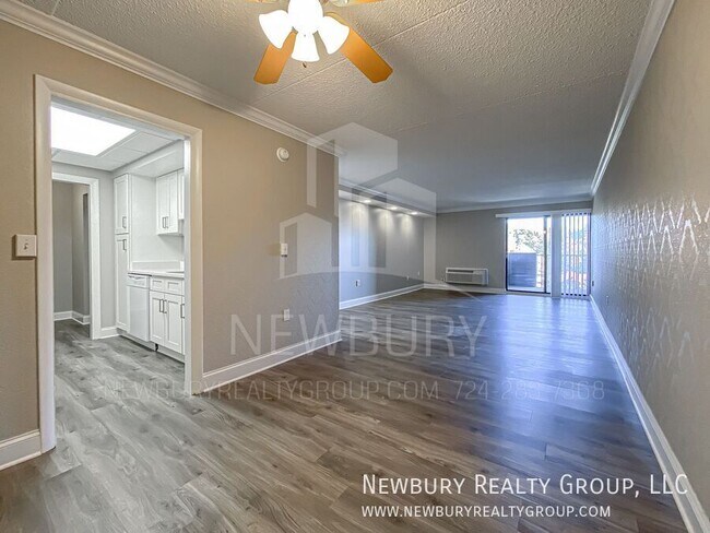 Building Photo - 530 N Main St